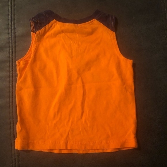 2 Sleeveless Shirts - Picture 4 of 7